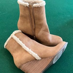 Suede Booties trimmed with Sherpa size 9